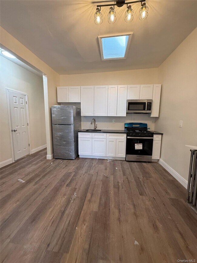 Foto del edificio - 60-81 70th Ave