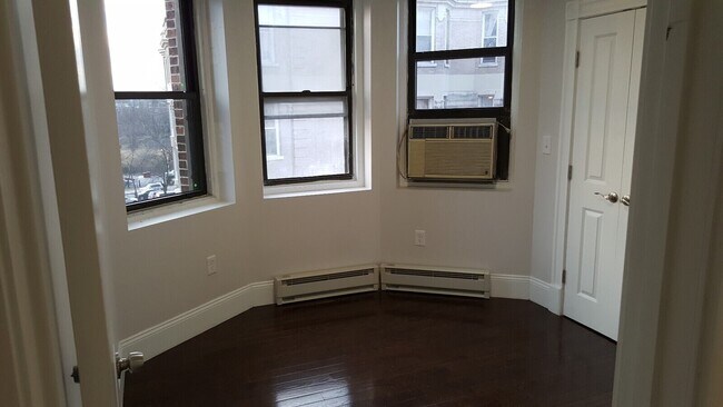Foto del edificio - 73 Westland Ave
