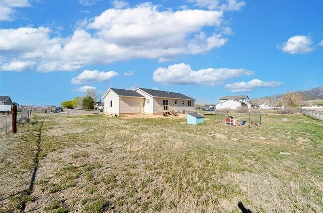 Building Photo - 810 E Homestead Dr
