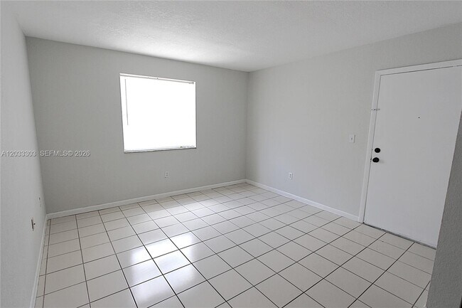 Building Photo - 656 NW 114th Ave