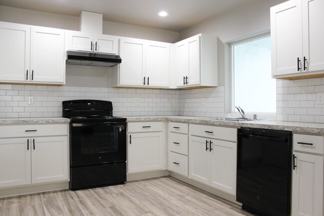 Building Photo - 414 Whitefish Ln