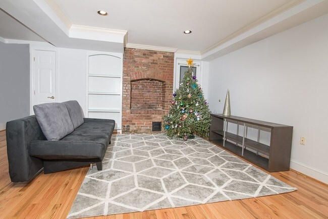 Building Photo - 1603 16th St NW