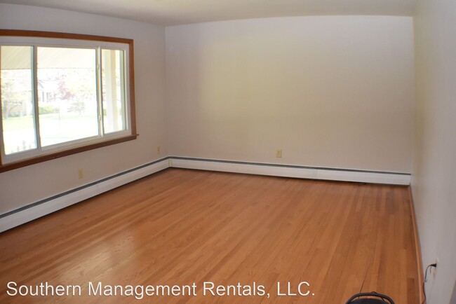 Building Photo - 2 br, 1 bath House - 10 Fulton Ave