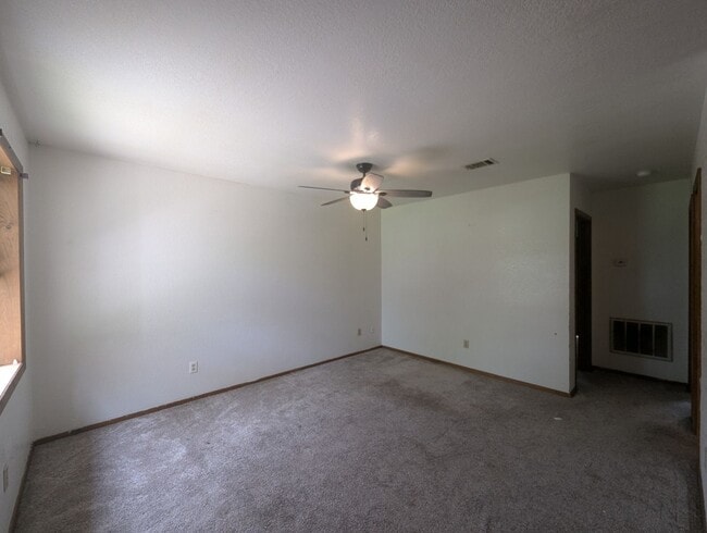 Building Photo - 2 Bed/1 Bath Apartment in Melbourne