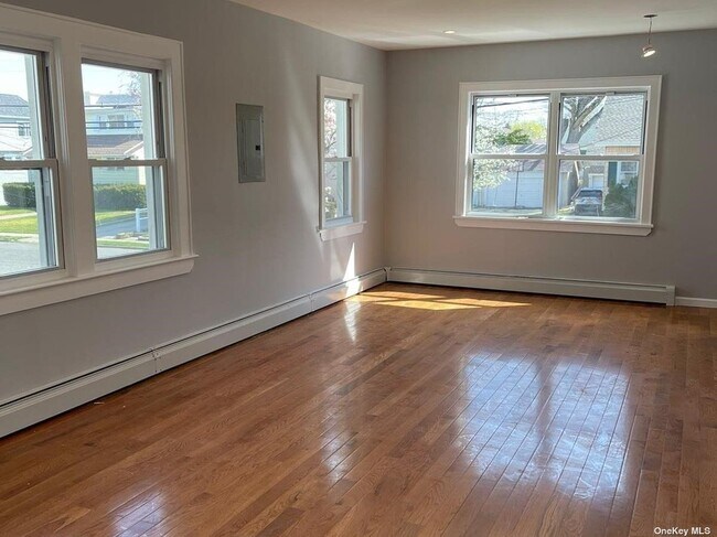 Building Photo - 517 Oceanpoint Ave