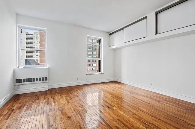 Building Photo - W 70th St