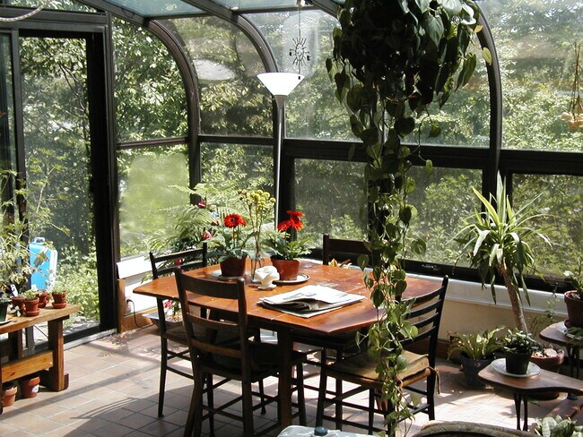 Building Photo - 293 Hiscock St