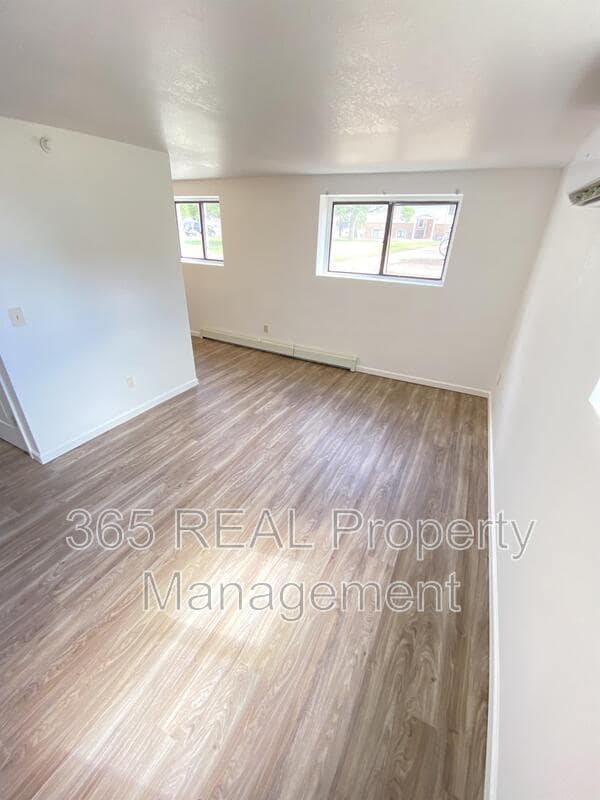 Building Photo - 216 14th St