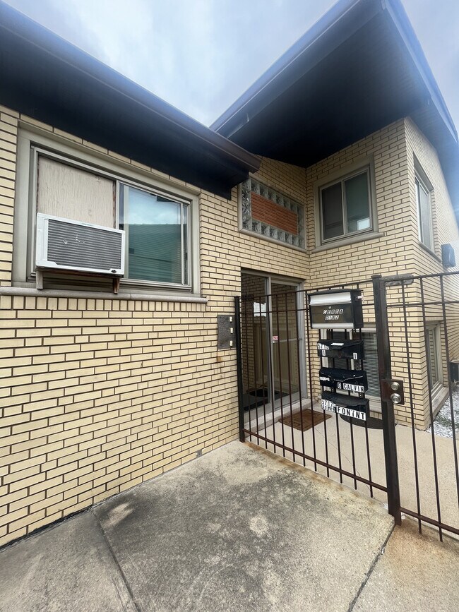 Building Photo - 5715 W 55th St