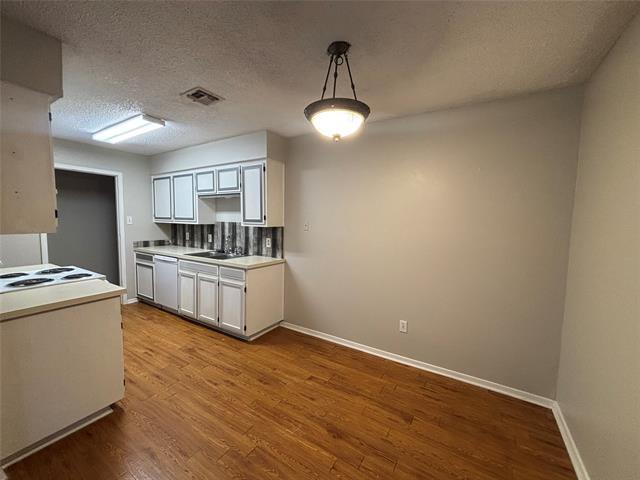 Foto del edificio - 717 Bluebonnet Dr