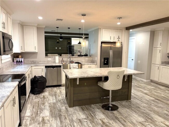 Foto del edificio - 1300 Snow Rd N
