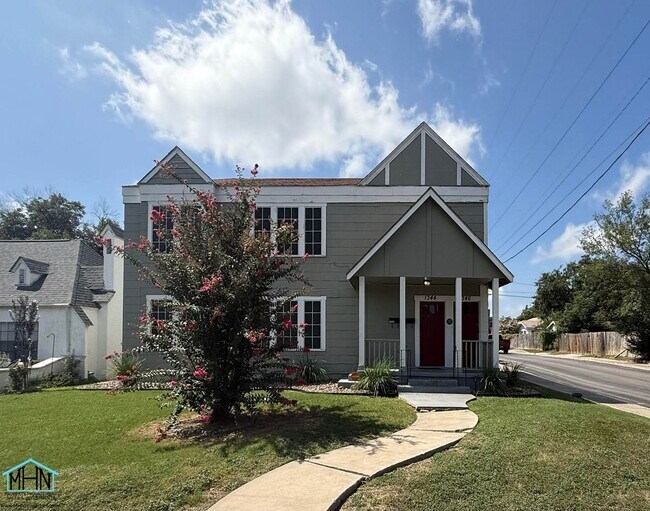 Foto del edificio - A Timeless Gem Awaits - Elegant Historic Home Nestled in the Heart of Los Angeles Heights Keyston...