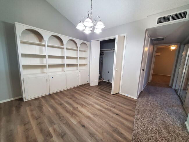 Foto del edificio - Cozy 2 bed, 2 bath home in SOUTHLAND PARK ADDITION AVAILABLE NOW!