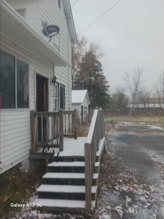 SIde Porch - 2468 US-11