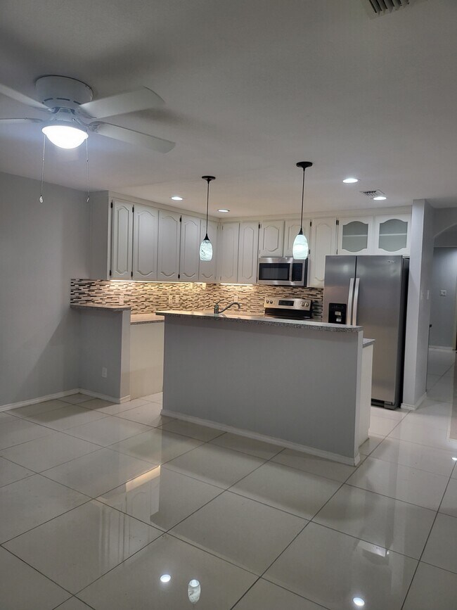 Building Photo - 2401 S Jackson Rd