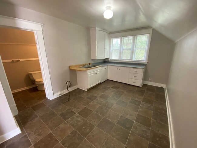 Foto del edificio - 1036 Alpine Ave NW