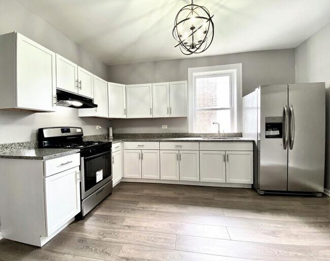 Foto del edificio - 3 bedroom in Chicago IL 60629