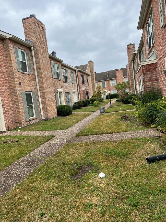 Foto del edificio - 84 W Park West Dr