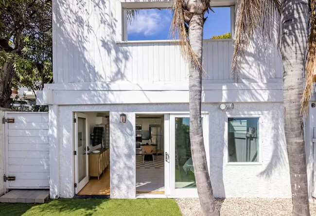 Foto del edificio - The Costa Beach Bungalow - Entire guesthou...