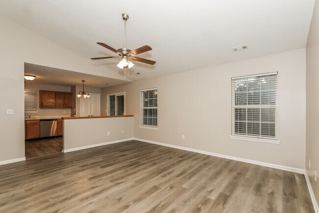 Foto del edificio - 5298 Gateway Ave