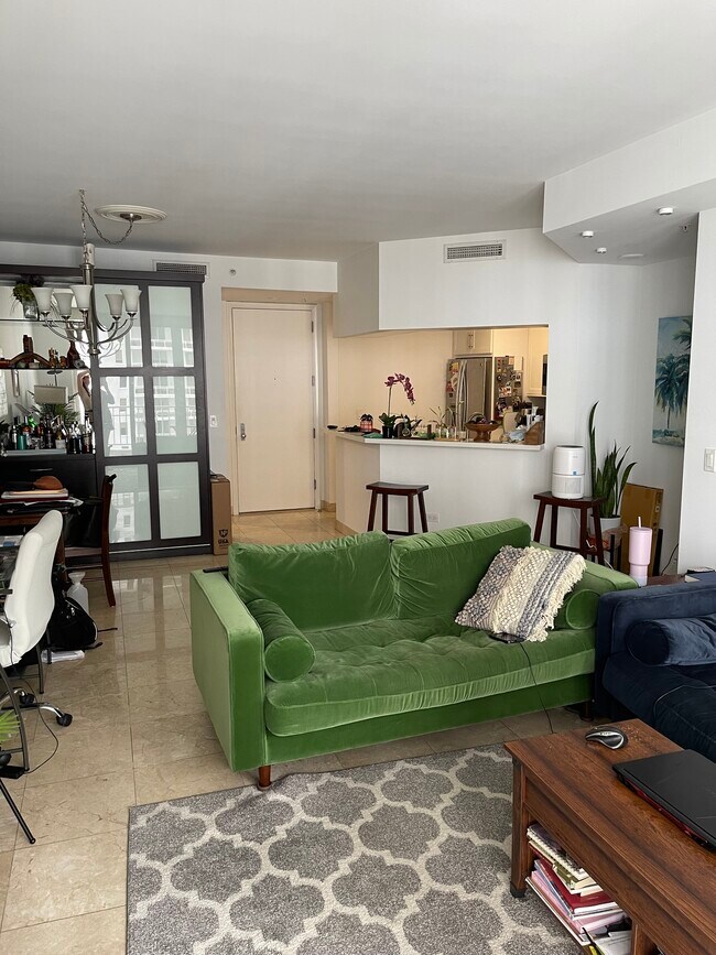 Living room - 801 Brickell Key Blvd
