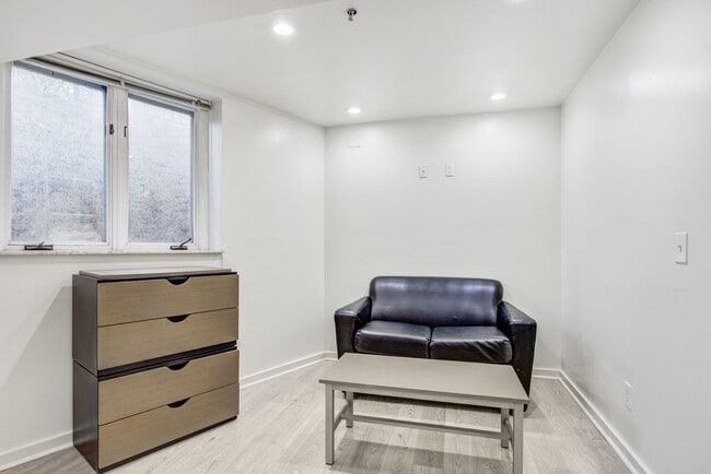 Building Photo - Charter House