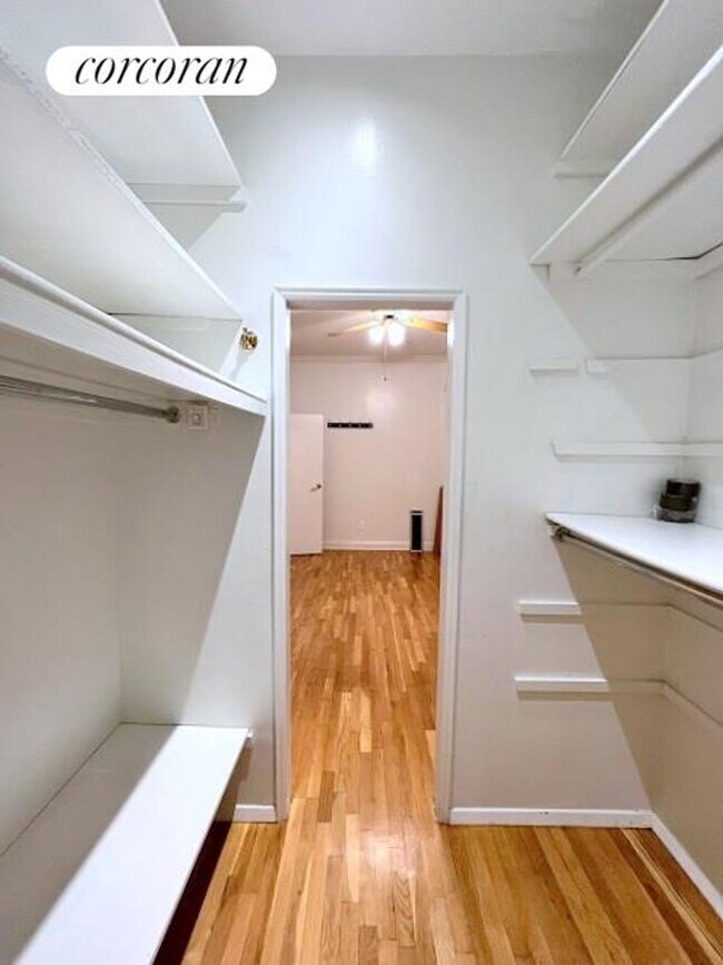 Foto del edificio - 5 W 107th St