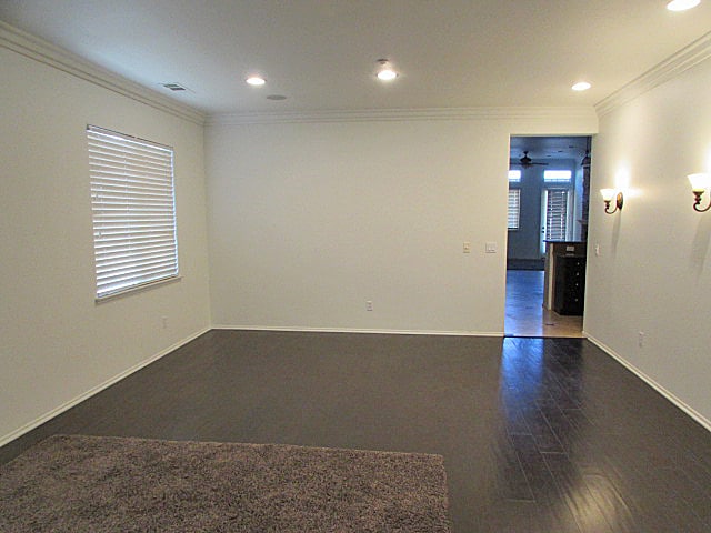 Building Photo - Warm and cozy 4 bedroom 2 bath home in bea...