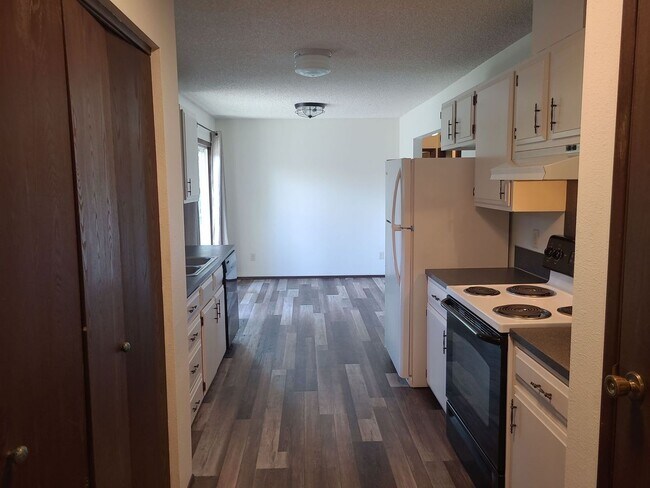 Foto del edificio - Close to town/Bonus Room/ Dedicated Office/ Garage