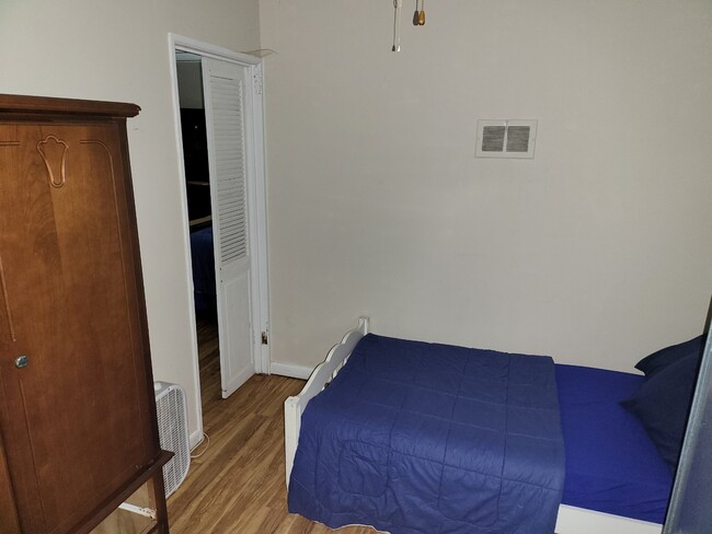 Building Photo - 649 Smadbeck Ave