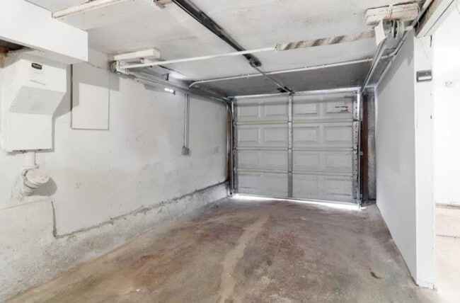 Building Photo - 1409 E 24th St