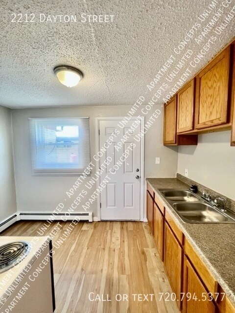 Building Photo - 2212 Dayton St