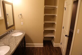 Building Photo - 410 SW 9th St