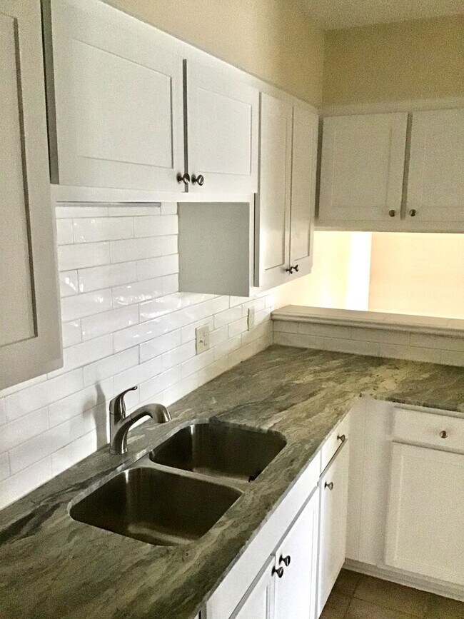 Foto del edificio - 2132 Gardere Ln