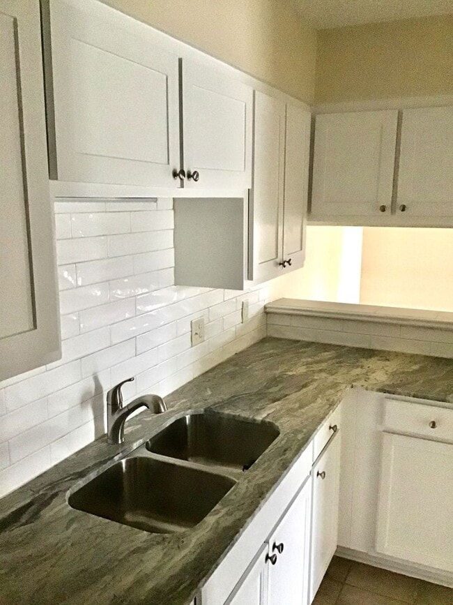 Building Photo - 2132 Gardere Ln