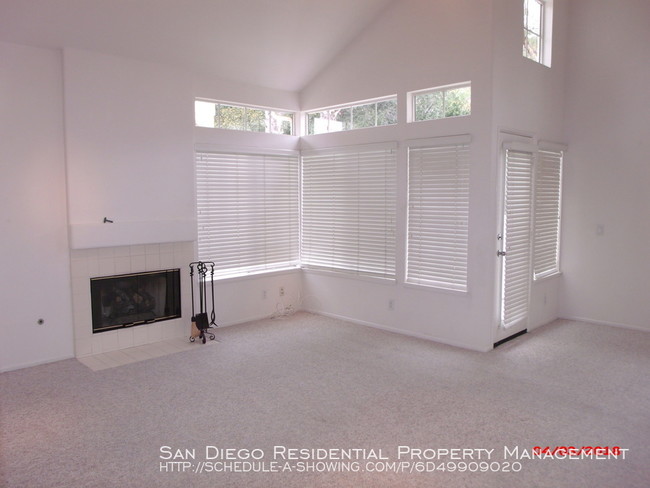 Building Photo - Gorgeous Sabre Springs Condo in San Tropico!