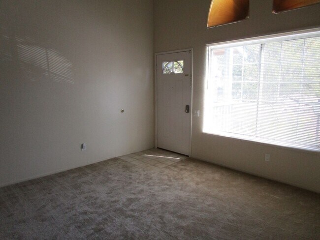 Building Photo - Cozy Hercules Home