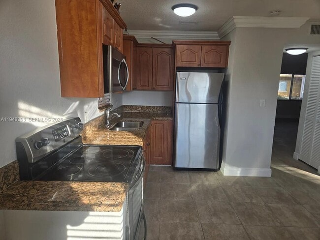 Building Photo - 2323 Van Buren St