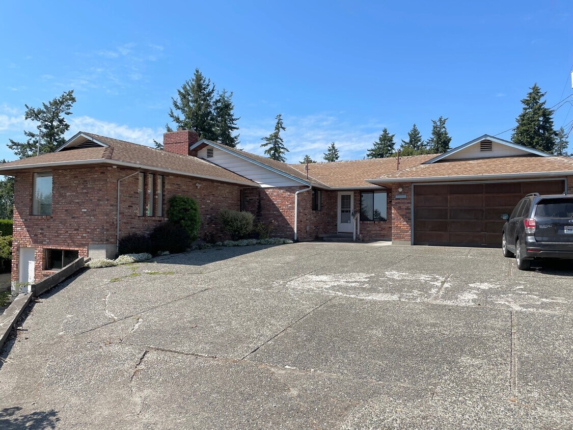 10910 SE 66th St, Renton, WA 98056 House Rental in Renton, WA