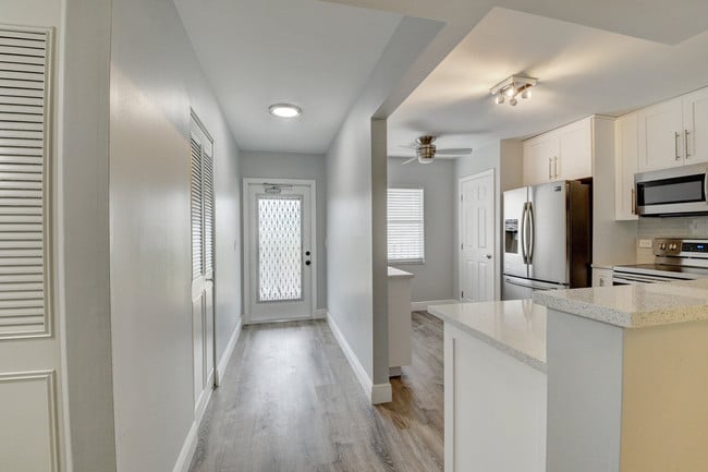 Building Photo - 6650 S Oriole Boulevard #406