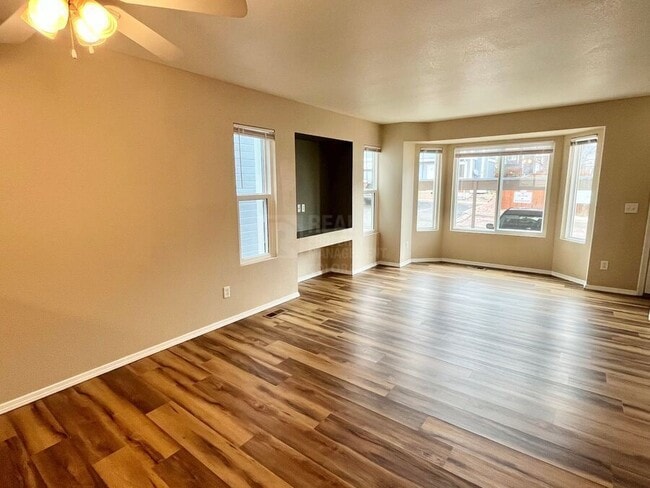 Foto del edificio - 2645 Bannister Ct