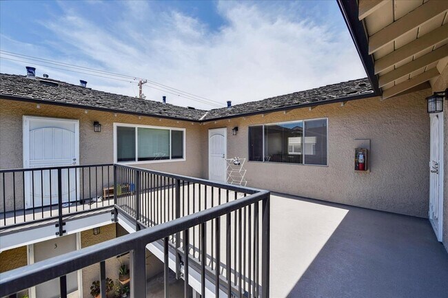 Building Photo - 1691 Ontario Dr