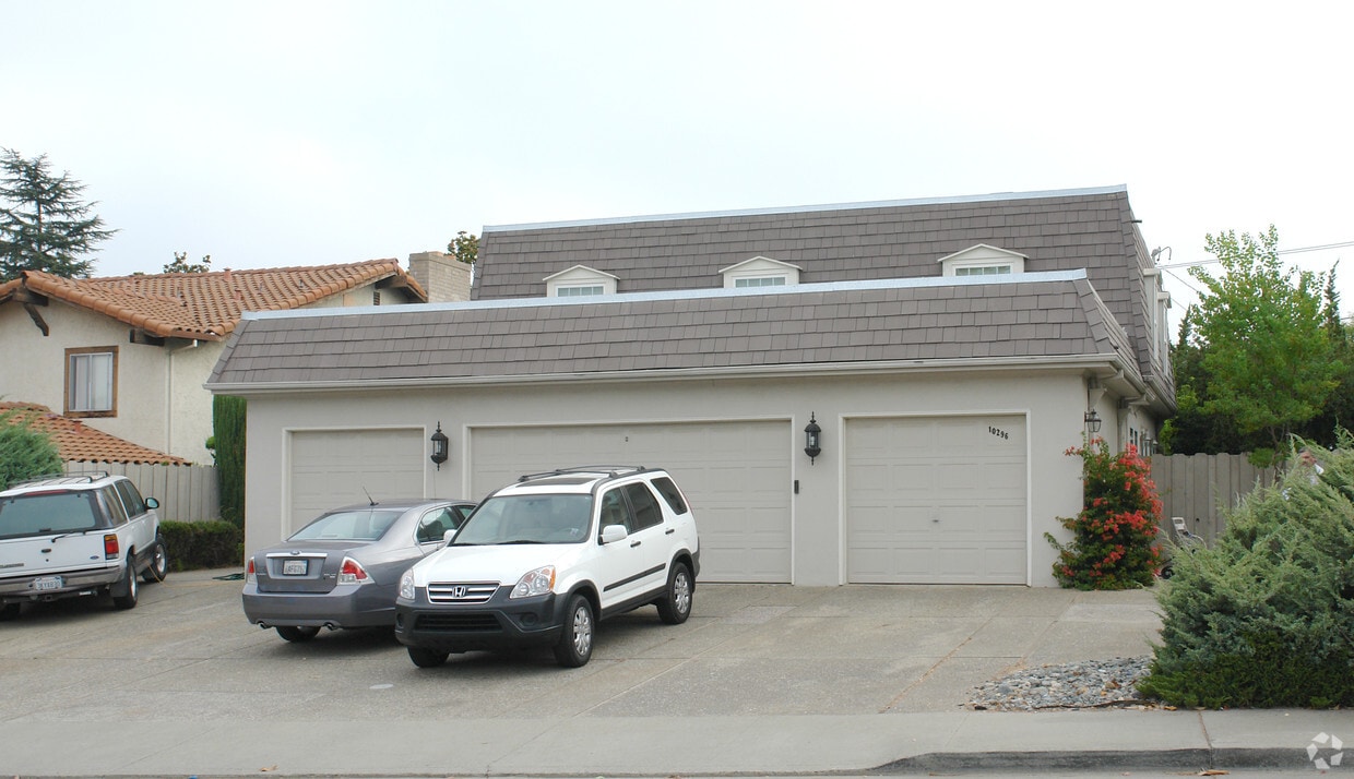 Building Photo - 10296 Alpine Dr