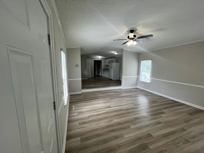 Building Photo - Colony Oaks Homes