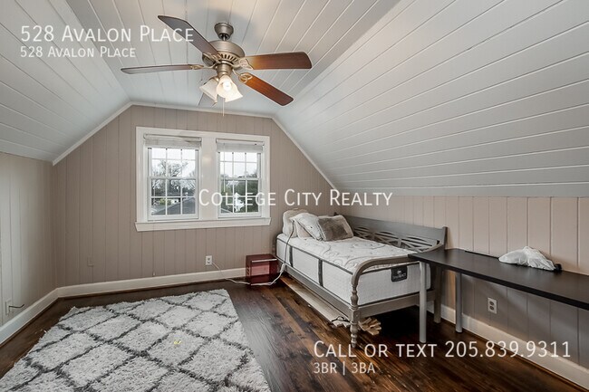 Building Photo - 528 Avalon Pl