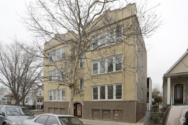 Building Photo - 2855 N Hamlin Ave