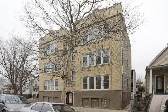 Foto del edificio - 2855 N Hamlin Ave