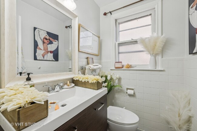 Foto del edificio - 2854 W Farragut Ave
