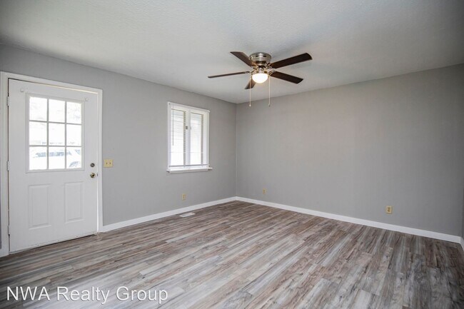 Building Photo - 3 br, 2 bath House - 1202 Royal Drive