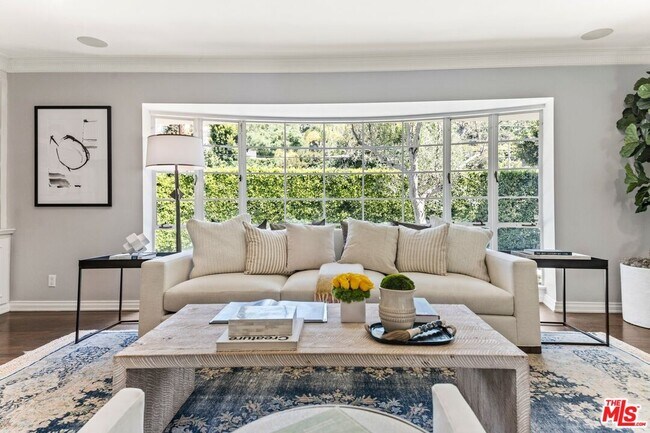 Foto del edificio - 2107 Coldwater Canyon Dr